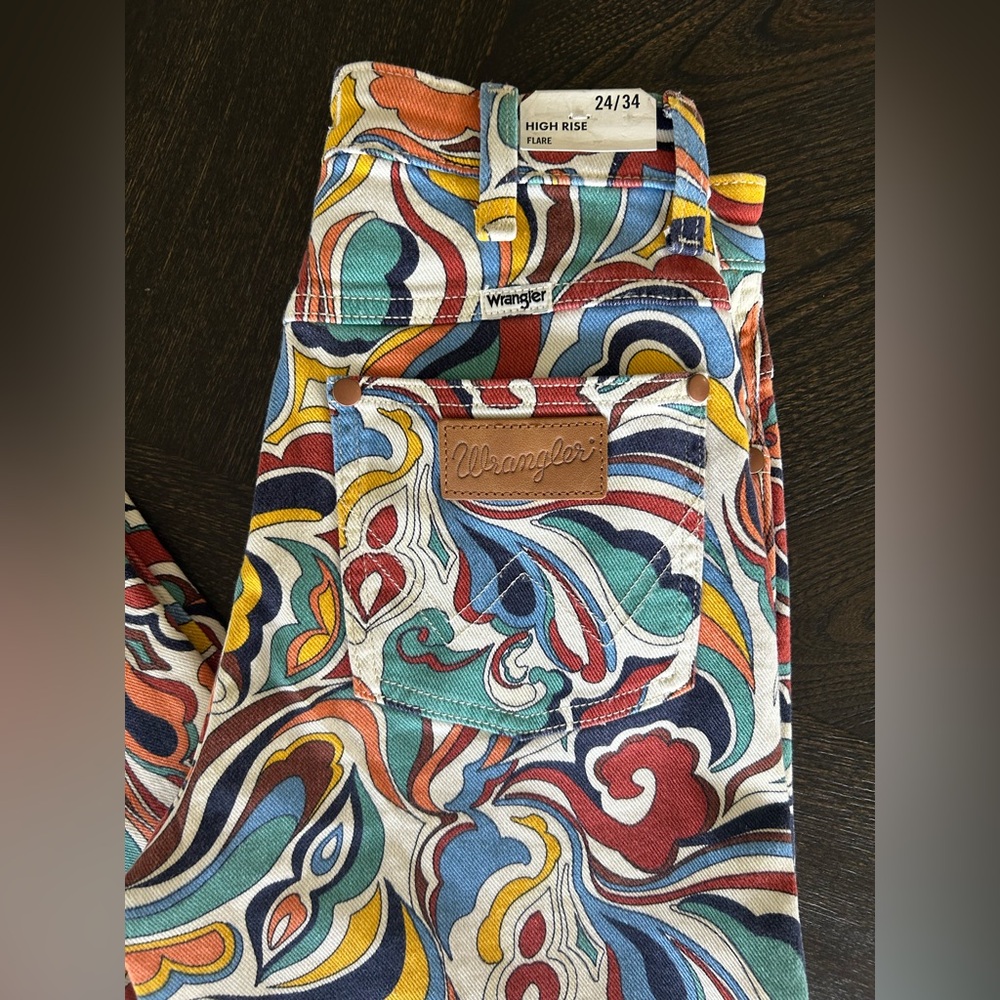NWT Wrangler Women’s High Rise Flare Jeans Latigo Print Retro Pants - Picture 4 of 5
